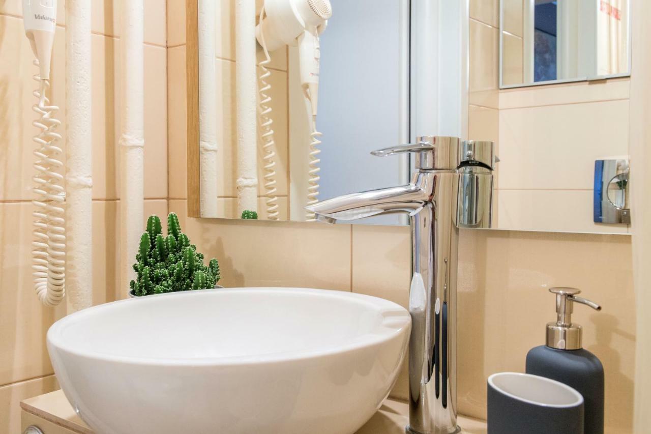 Spacious Downtown Apartment - Old Town บูคาเรสต์ ภายนอก รูปภาพ