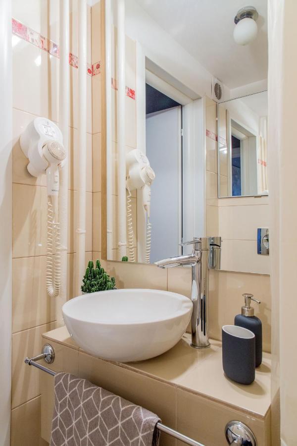 Spacious Downtown Apartment - Old Town บูคาเรสต์ ภายนอก รูปภาพ